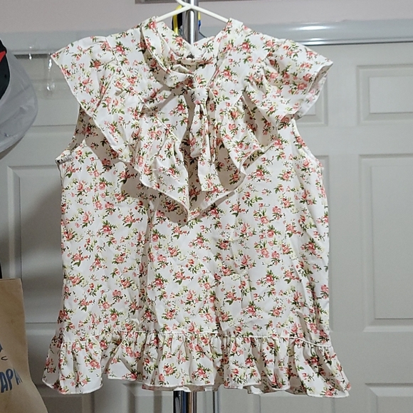 Blouse is from Japan. Worn twice, fits size s-m - Picture 2 of 3